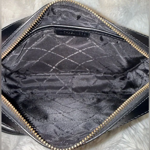 Michael Kors Graffiti Jet Set Crossbody Bag - Picture 2 of 10